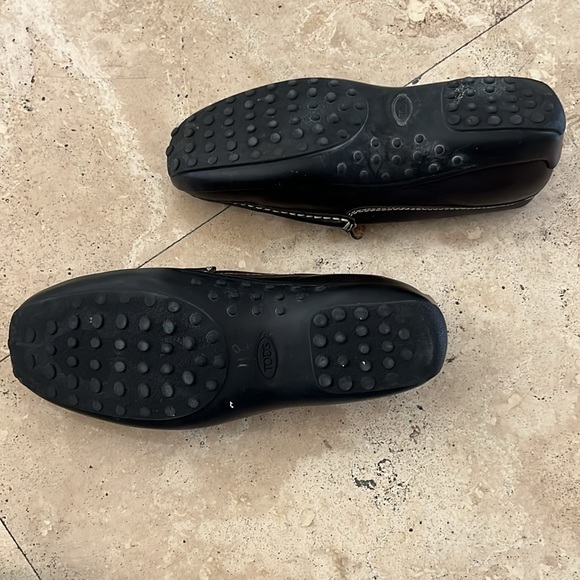 Tod’s loafers in great condition. Only visible wear is  on the soles. - Picture 5 of 5